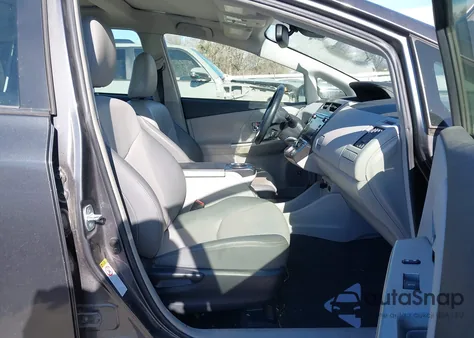 2017 Toyota Prius V Five z USA, uszkodzony, nr VIN JTDZN3EU1HJ059022